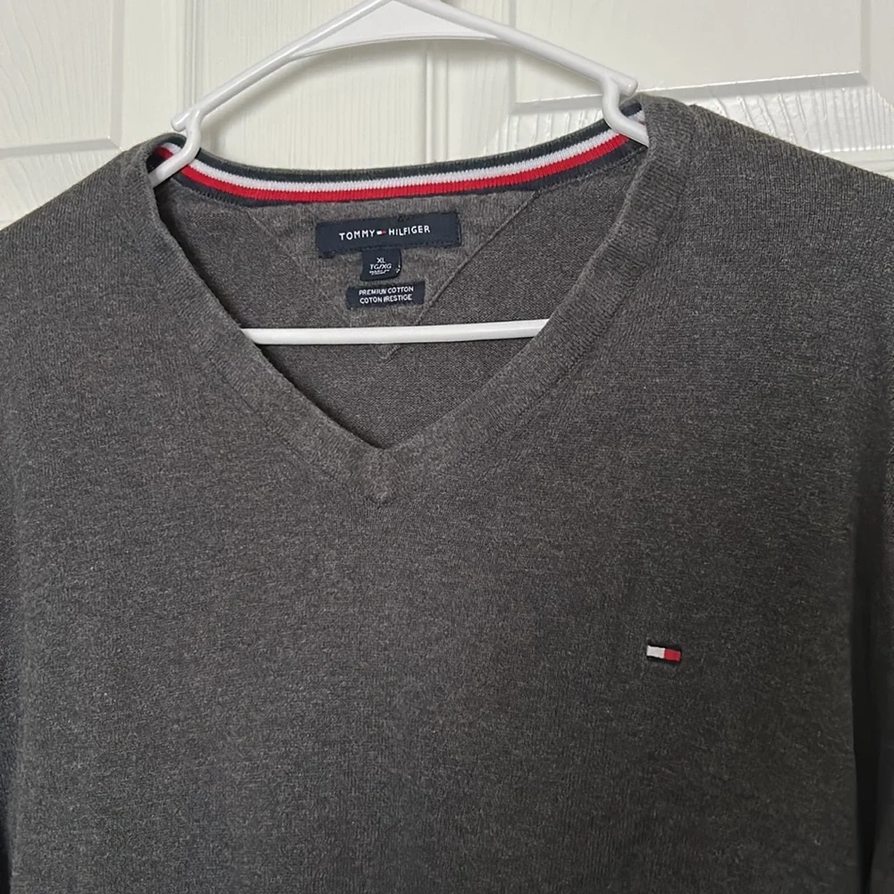 Tommy Hilfiger gray sweater v Neck premium cotton xl - Picture 2 of 5